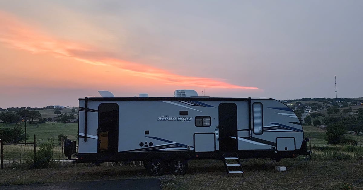 2021 Forest River Cherokee Alpha Wolf Travel trailer Rental in
