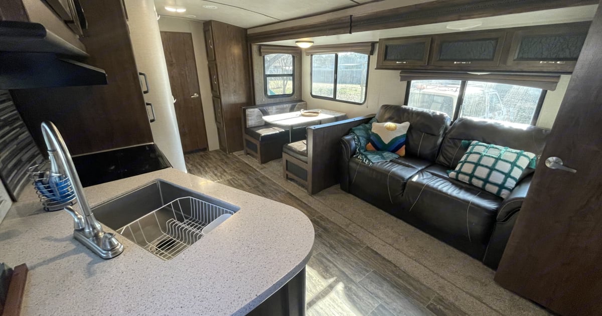 2017 Cruiser RV Radiance Ultra Lite Travel trailer Rental in Hewitt, TX