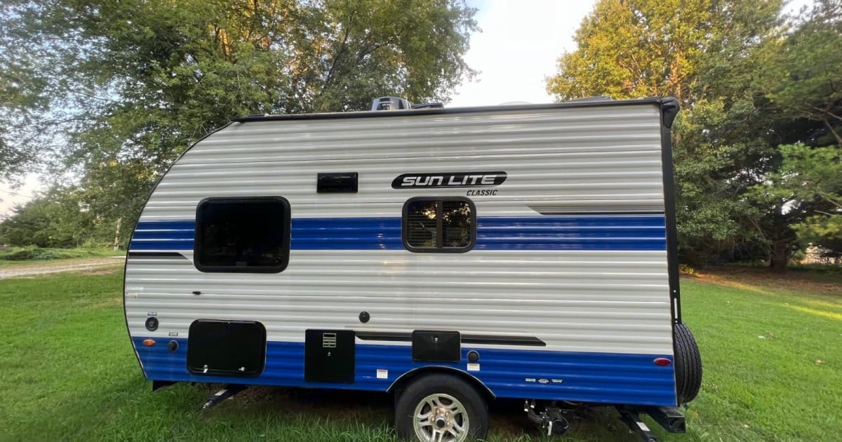 2022 Sunset Park RV Sun Lite Travel trailer Rental in Nixa, MO Outdoorsy