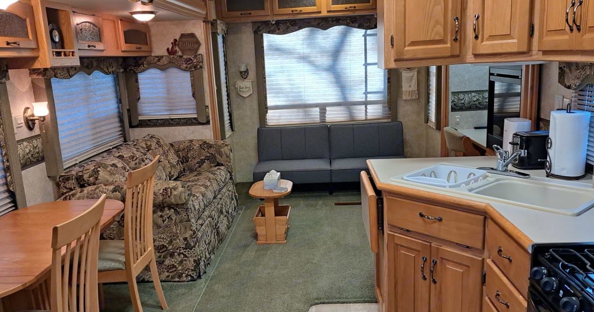 2006 Newmar Cypress Fifthwheel Rental in Maysville, MO Outdoorsy