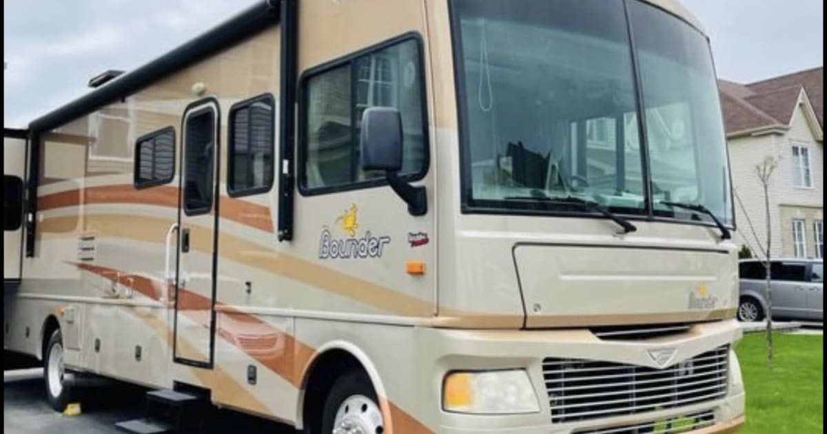 2007 Fleetwood Bounder Class A Rental in Saint constant, QC Outdoorsy