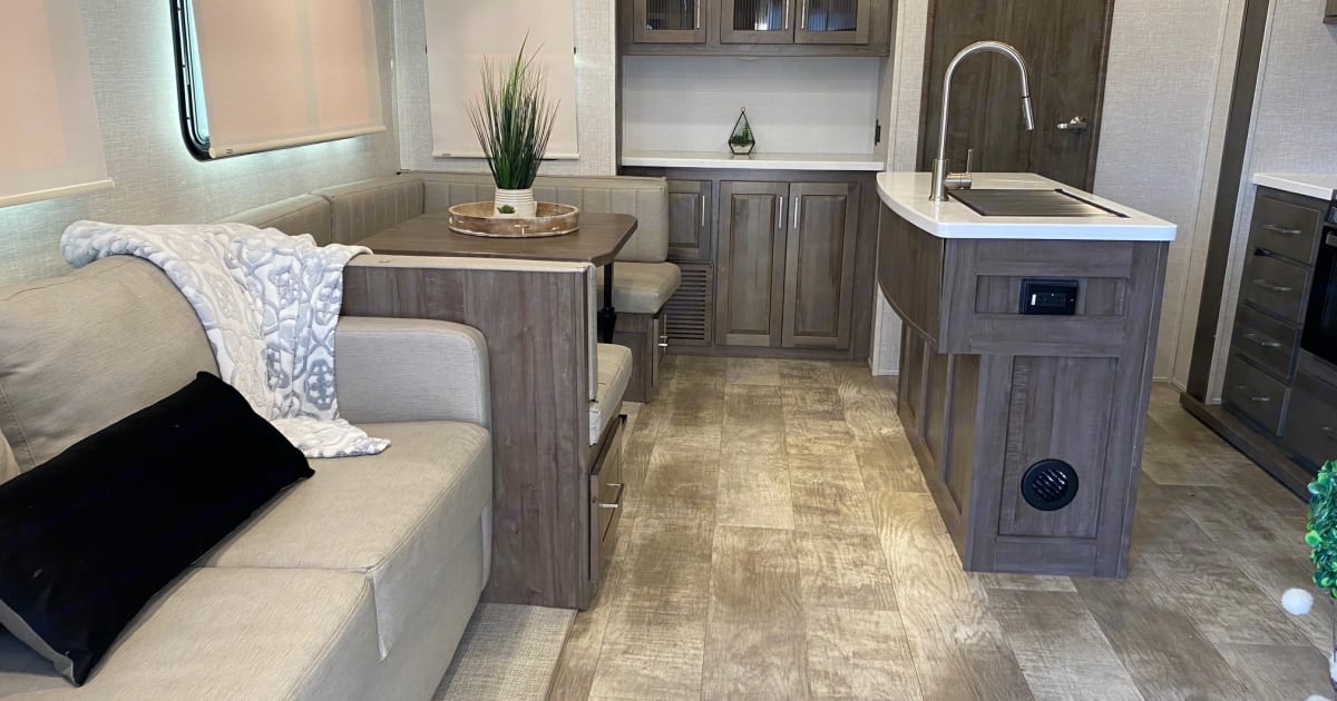 2023 Forest River Flagstaff Classic Travel trailer Rental in