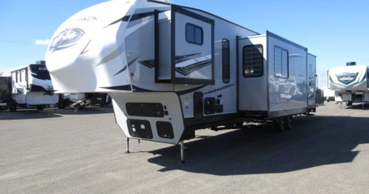 2022 Forest River Cherokee Wolf Pack Toy hauler Rental in Hallsville