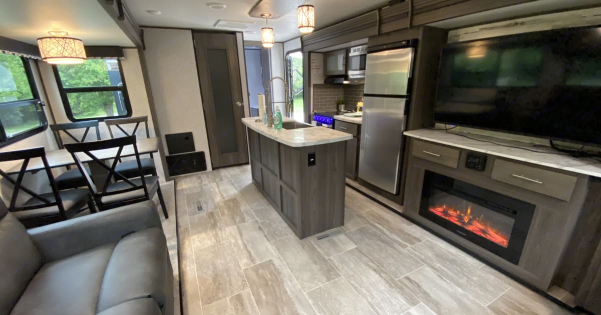 2020 Dutchmen Kodiak Ultimate Travel trailer Rental in Wasaga Beach, ON Outdoorsy