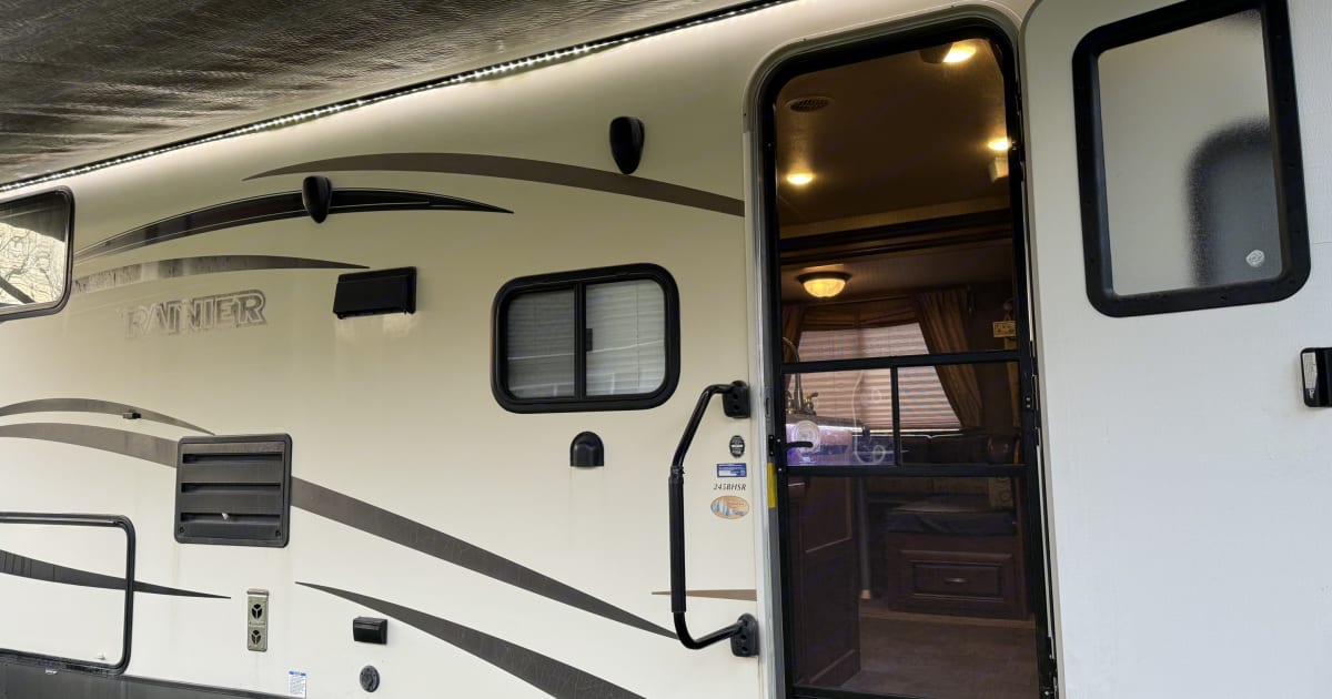 Photos 2017 Forest River 245BHSR Travel trailer Rental in Walla Walla