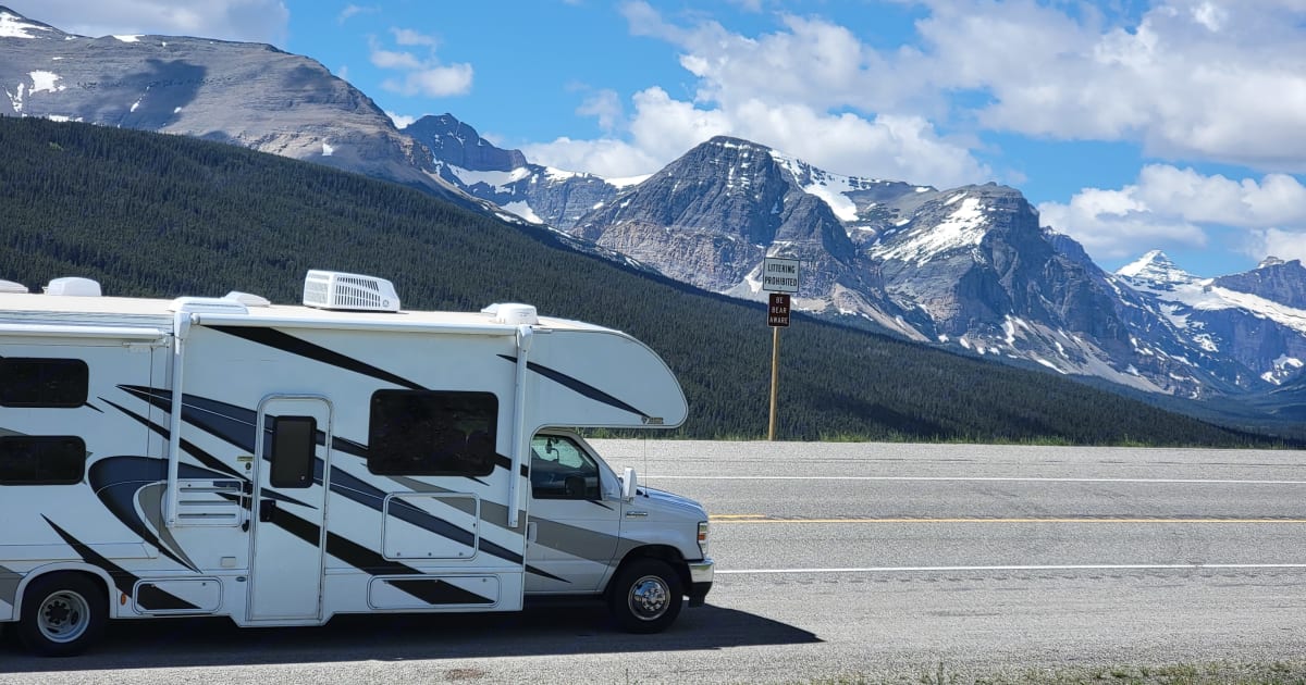 2022 Thor Freedom Elite Class C Rental in Blythe, CA Outdoorsy