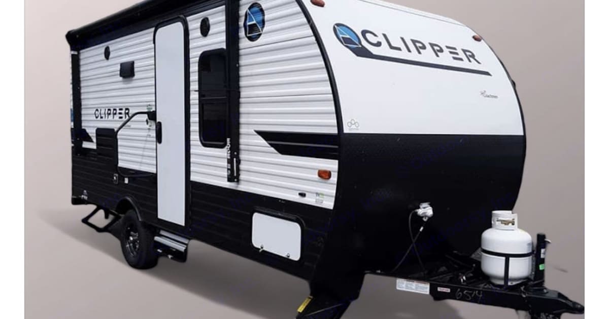 2021 Coachmen Clipper 17FQS Travel trailer Rental in Neenah, WI Outdoorsy