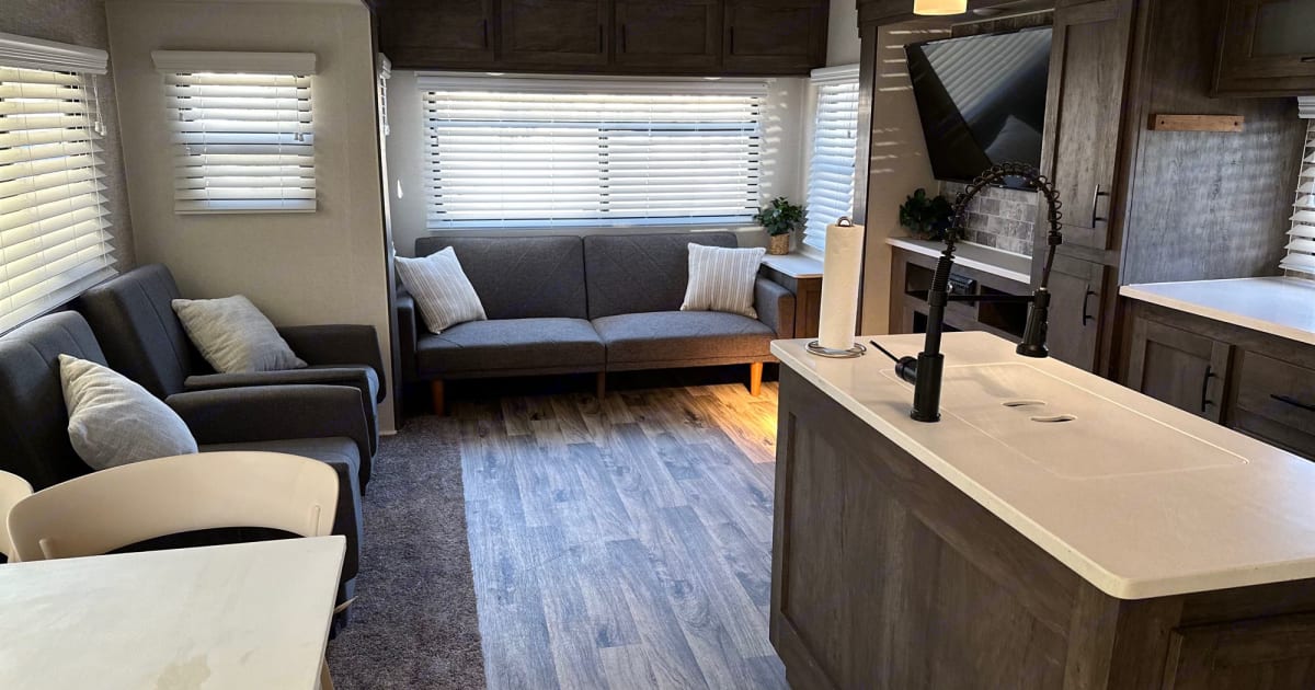 2020 Forest River Sonoma 2805RE Travel trailer Rental in Hanford, CA