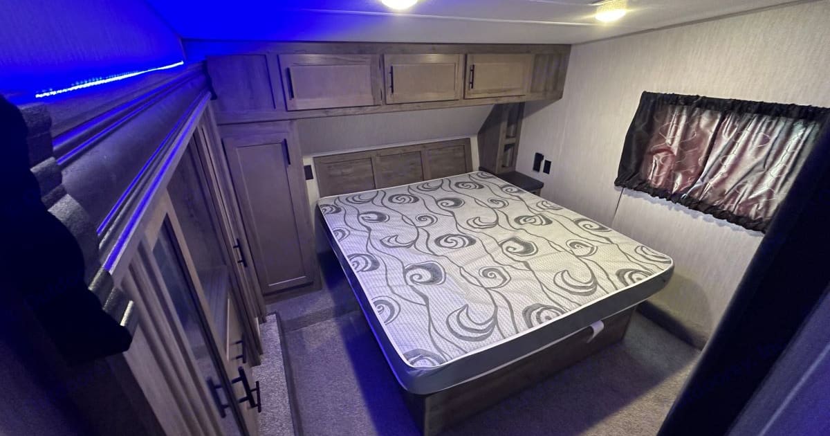 2021 Cherokee 335 PACK 13 TOY HAULER Toy hauler Rental in Houston, TX