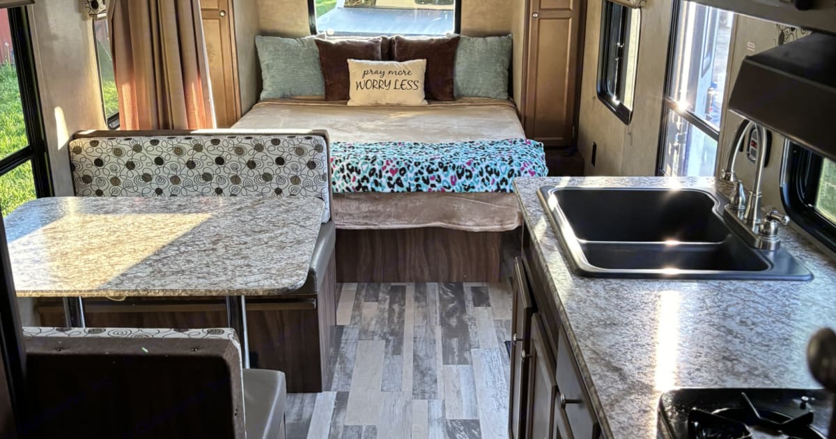 2017 Coachmen Clipper Travel trailer Rental in Fenton, MI Outdoorsy