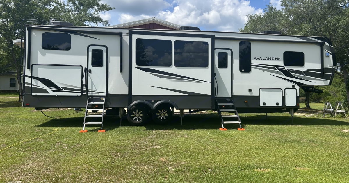 2022 Keystone RV Avalanche Fifthwheel Rental in Robertsdale, AL