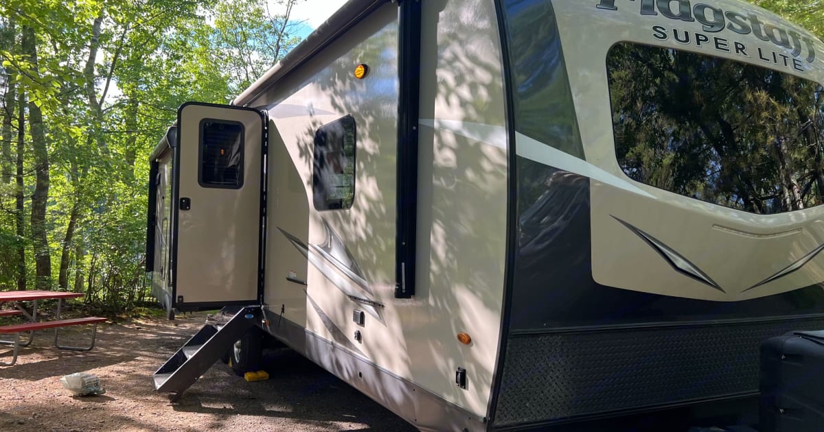 Photos 2021 Forest River Flagstaff Super Lite Travel trailer Rental