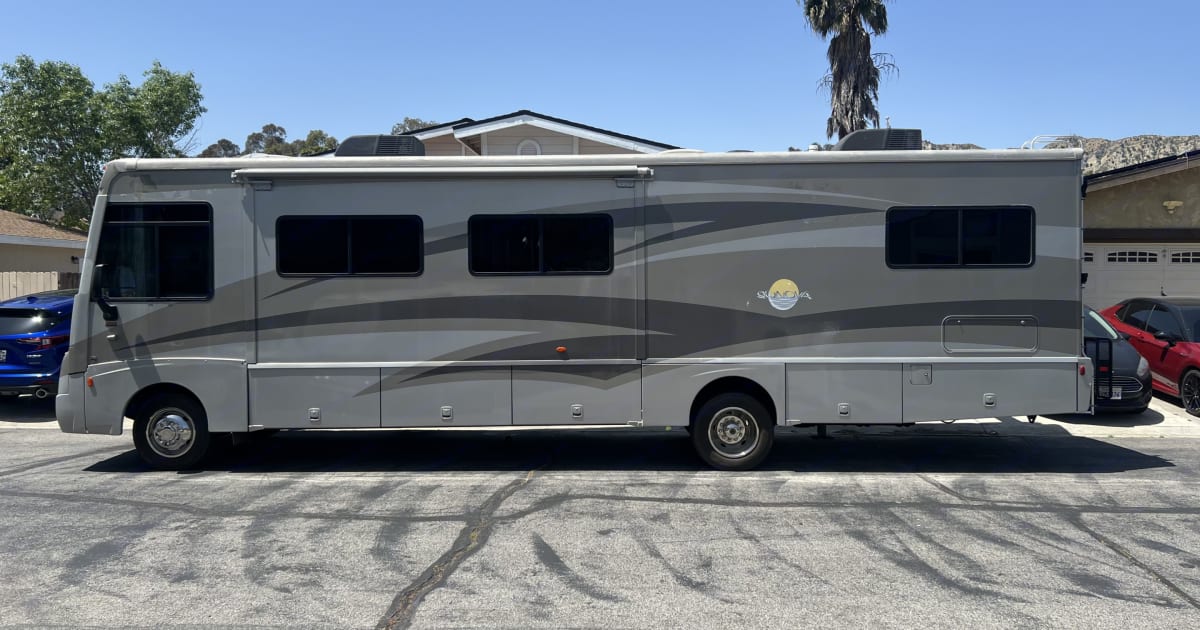 2008 Itasca Sunova Class A Rental in Castaic, CA Outdoorsy