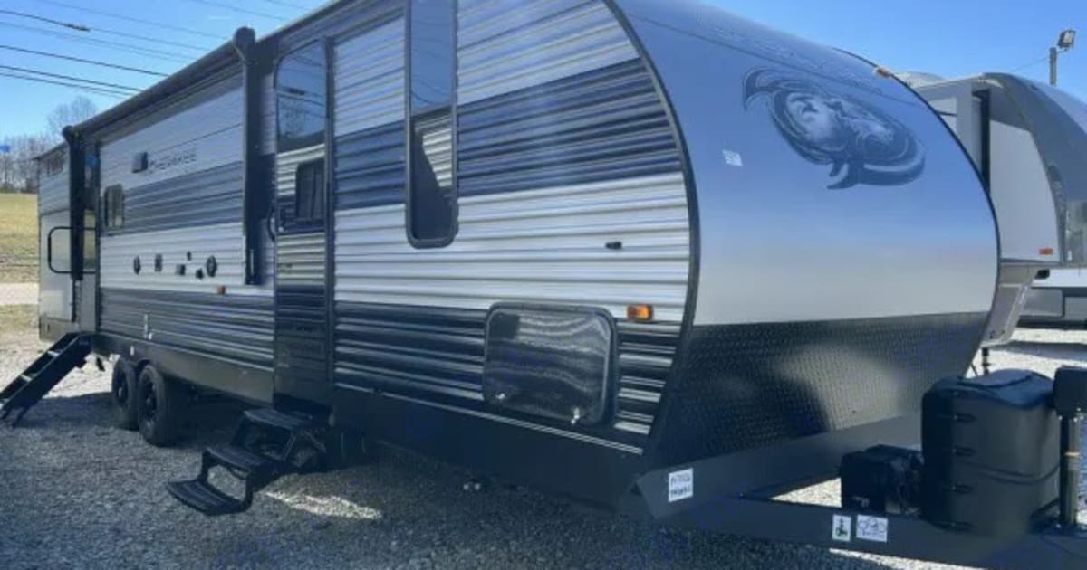2021 Forest River Cherokee Cherokee Black Label Travel trailer Rental