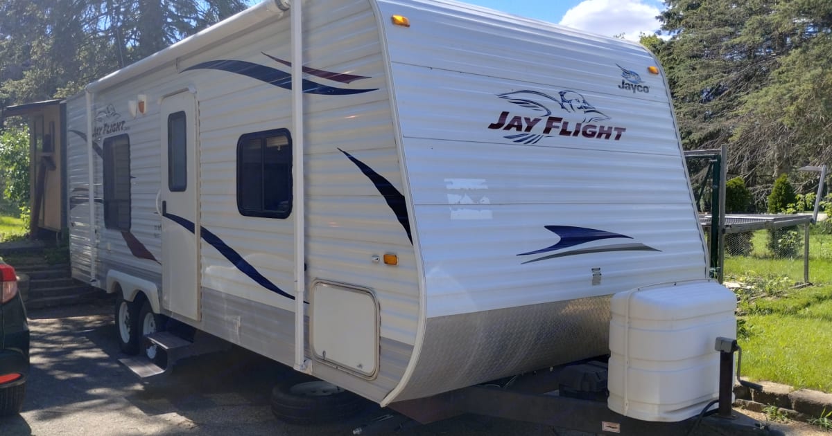 2011 Jayco Jay Flight Travel trailer Rental in McHenry, IL Outdoorsy