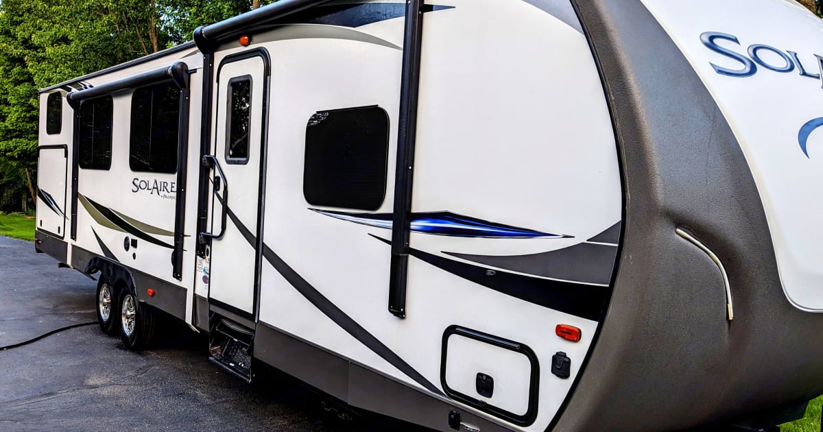2018 Forest River Palomino Solaire Travel trailer Rental in Appleton