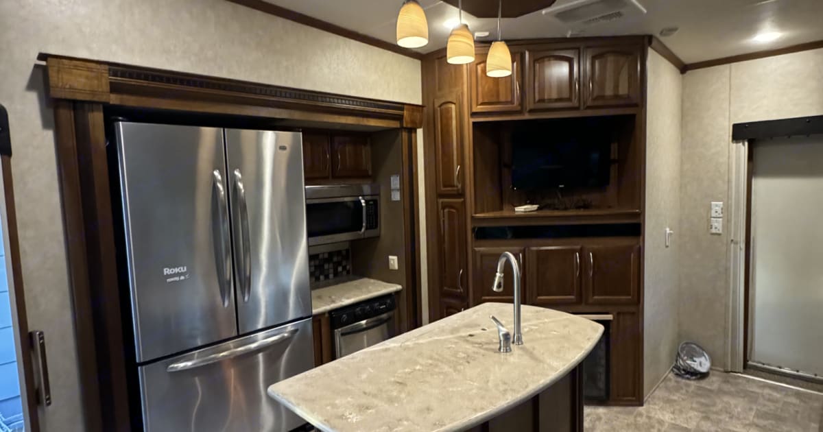 2015 Forest River Palomino Columbus Fifthwheel Rental in Creston, IA