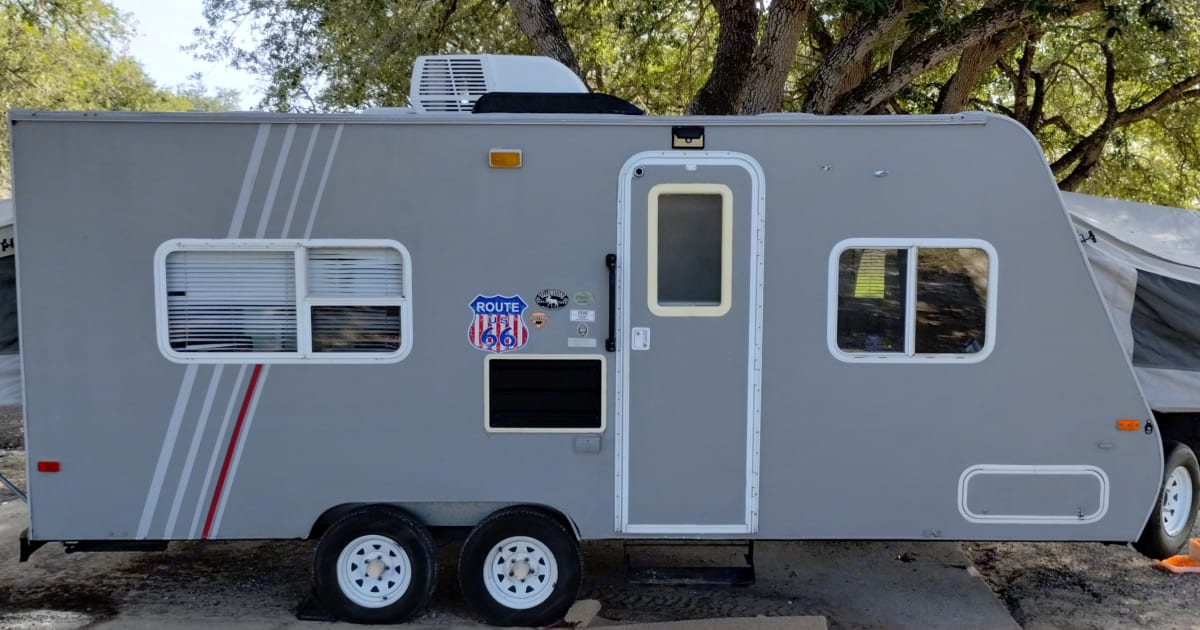 Photos 2000 Fleetwood C721 Travel trailer Rental in Corpus Christi