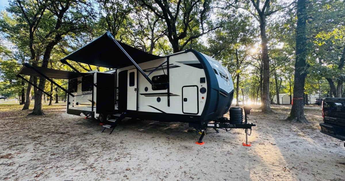 2024 Palomino Solaire Travel trailer Rental in Waxahachie, TX Outdoorsy