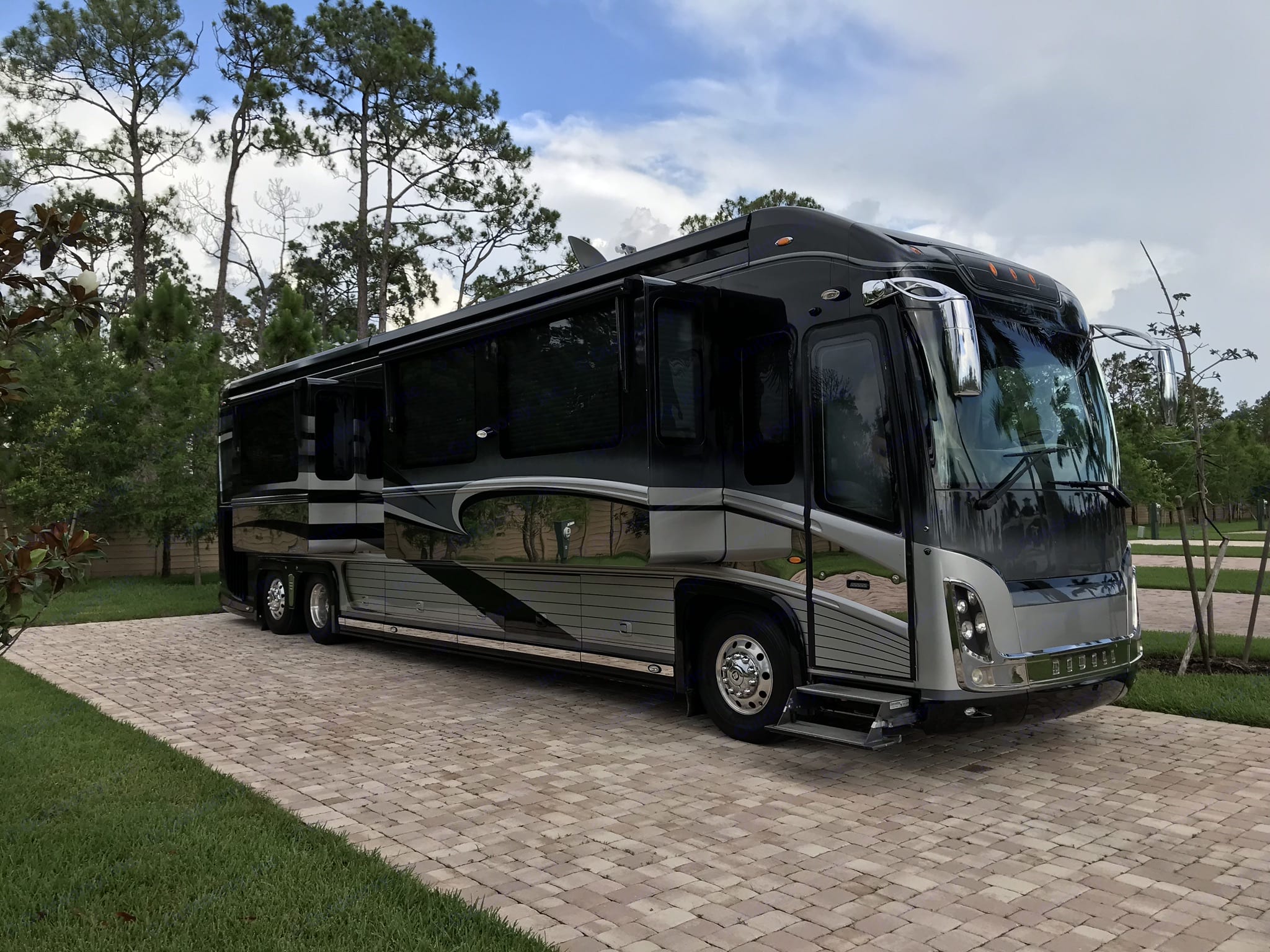 2011 Newell Coach P2000i Class A Rental in West Palm Beach, FL Outdoorsy