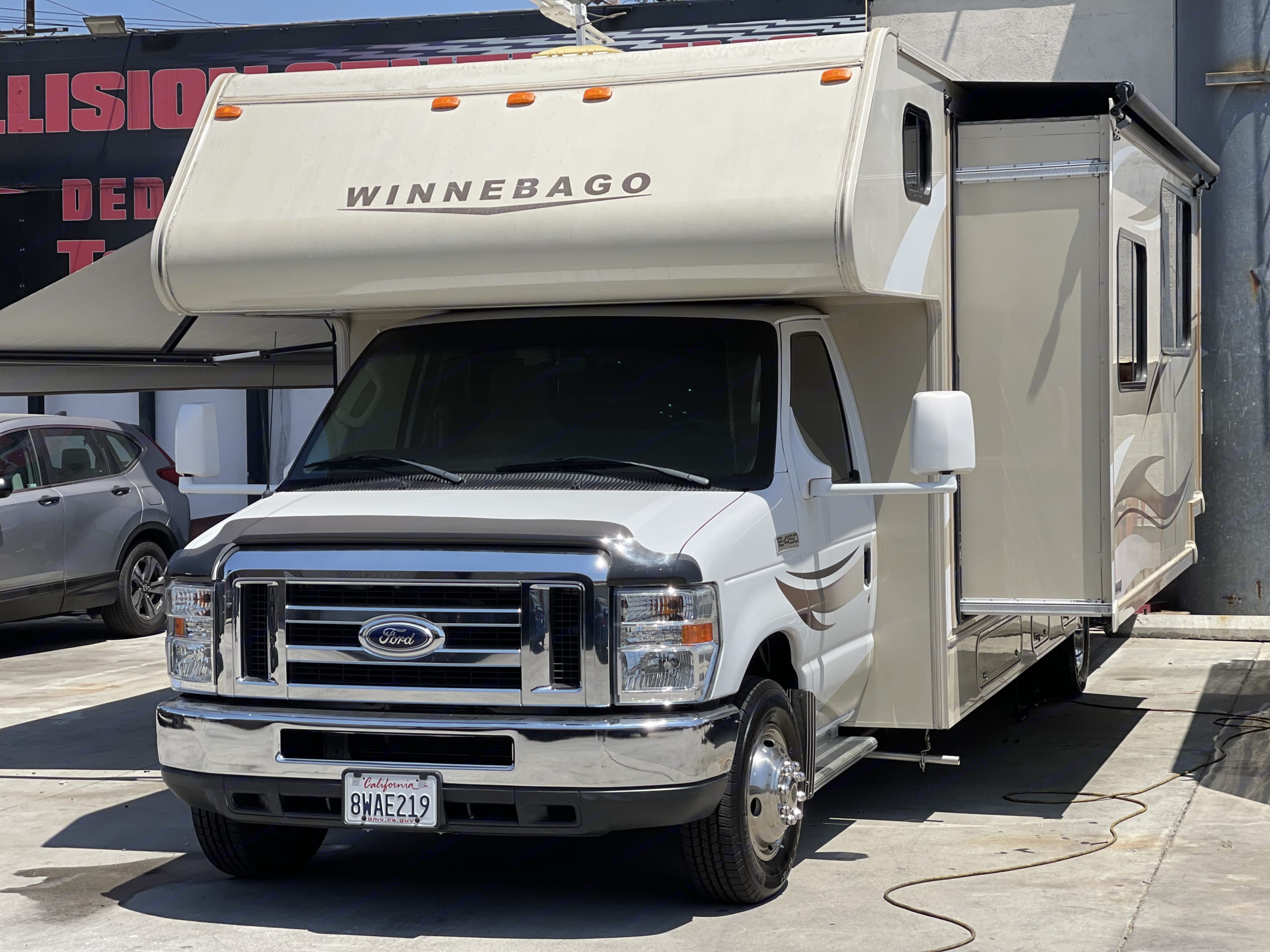 2015 Winnebago Minnie Winnie Class C Rental In North