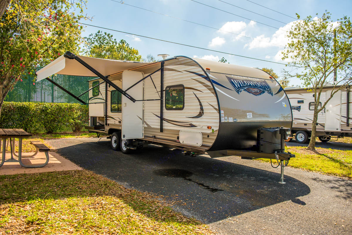 2017 Forest River Wildwood XLite 261BHXL Trailer Rental in Seffner, FL