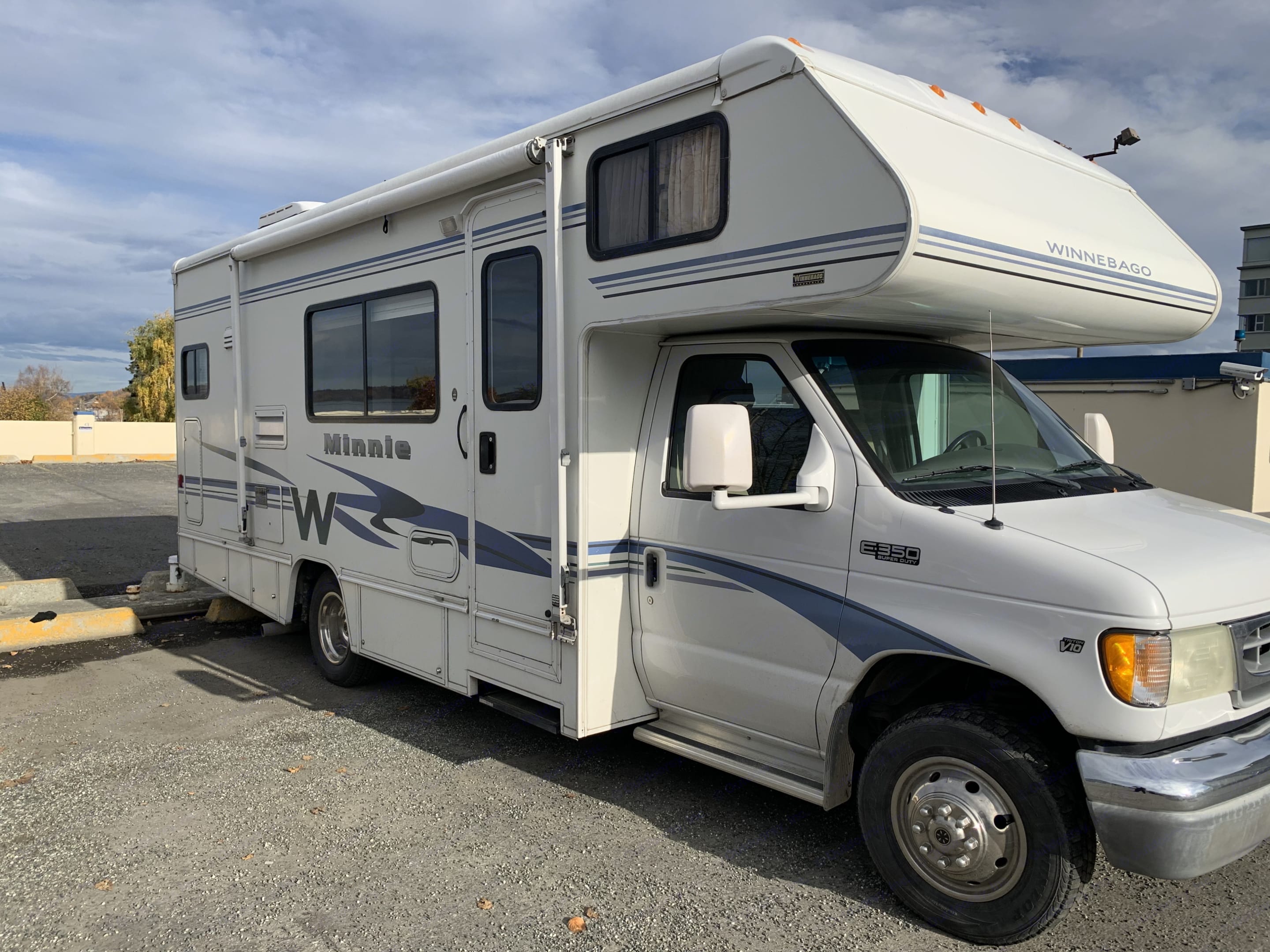 2003 Winnebago Minnie Winnie Class C Rental in Anchoreage, AK Outdoorsy