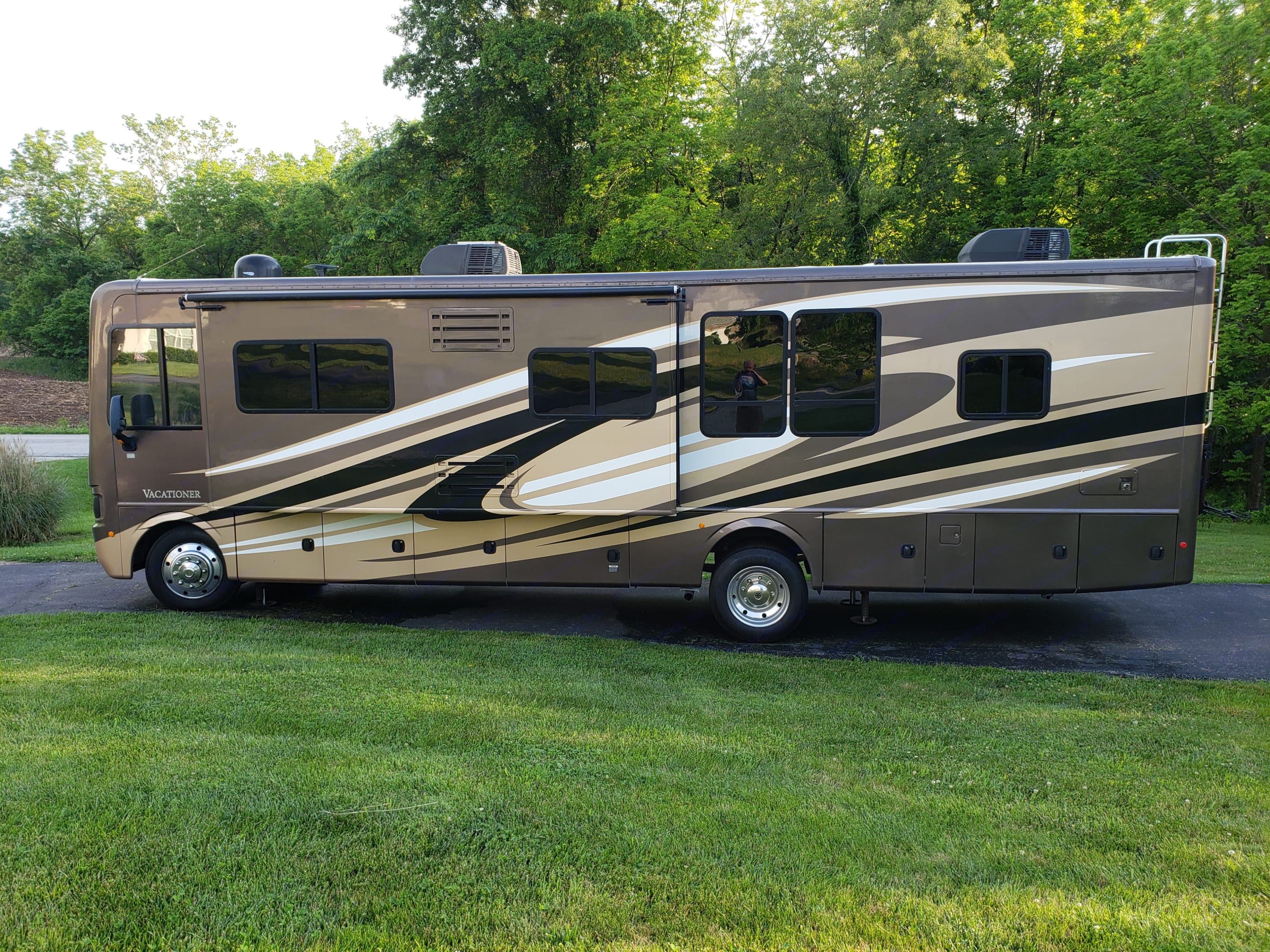 2015 Holiday Rambler Vacationer Class A Rental in Bloomington, IN