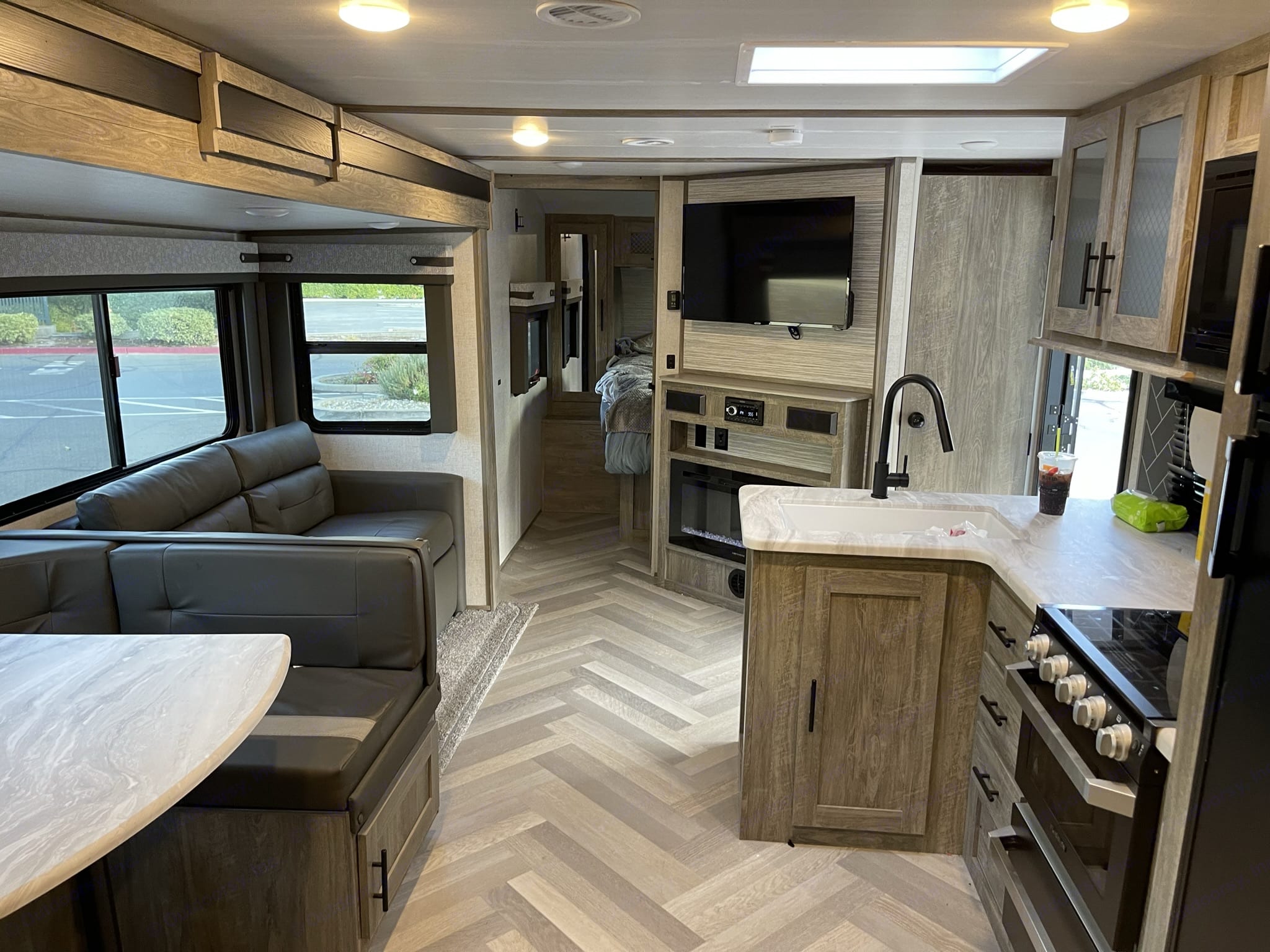 2021 Forest River Wildwood Heritage Glen HL Travel Trailer Rental in