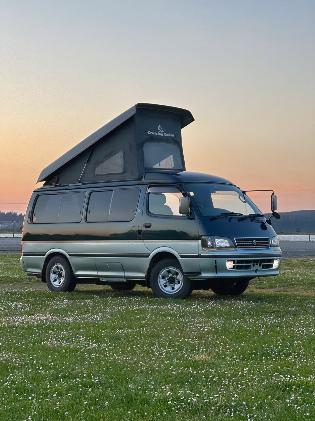 1997 Toyota Hiace Campervan Camper van Rental in Everett, WA