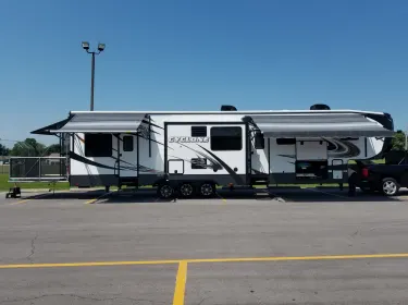 2014 Heartland Cyclone Toy hauler rental in Smithville, MO