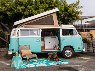 1979 VW Volkswagen Westfalia AUTOMATIC Camper van rental in Costa Mesa, CA