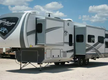 2019 Highland Ridge Open Range 427BHS Fifth-wheel rental in Hewitt, TX