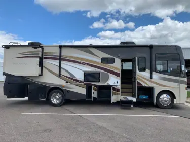 2014 Thor Motor Coach Miramar Class A rental in Moraine, OH