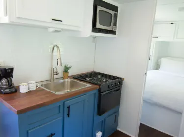 2010 Forest River V-Cross ST Super Lite Travel trailer rental in Burleson, TX