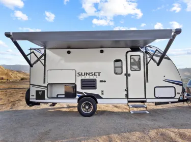 2021 Crossroads Sunset Trail Super Lite Travel trailer rental in Santa Clarita, CA