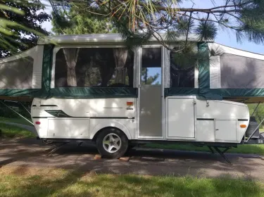 2004 Starcraft Centennial Folding trailer rental in DULUTH, MN