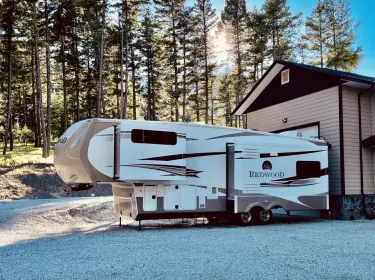2013 Redwood Redwood Fifth-wheel rental in West Kelowna, BC