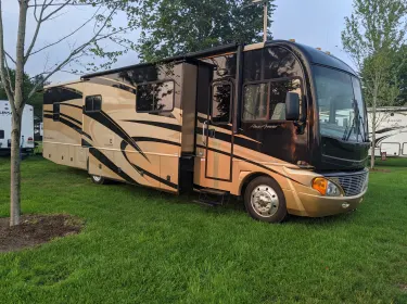 2007 Fleetwood Pace Arrow Class A rental in Battle Creek, MI