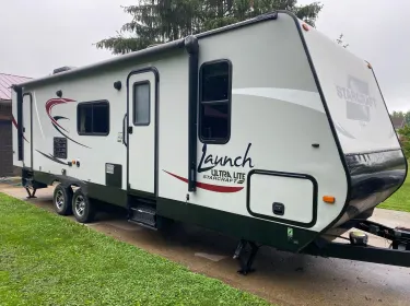 2016 Starcraft Launch Travel trailer rental in Mansfield, OH