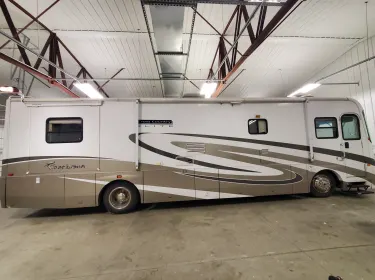 2003 Coachmen Cross Country Elite Class A rental in Oelwein, IA