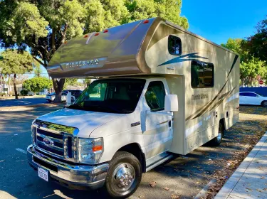 2018 Winnebago Minnie Winnie Class C rental in Los Angeles, CA