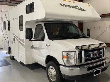 2018 Thor Motor Coach Four Winds Majestic Class C rental in Tolland, CT