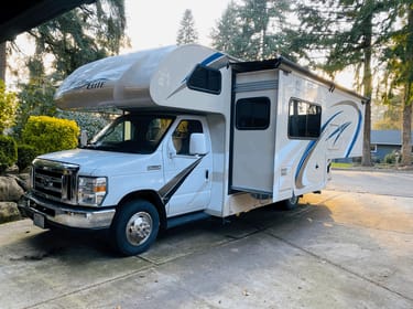 2018 Thor Motor Coach Freedom Elite Class C rental in Vancouver, WA