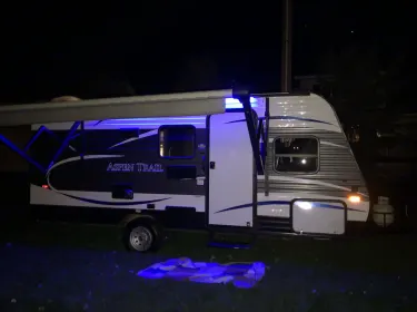2018 Dutchmen Other Travel trailer rental in Shakopee, MN