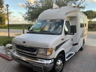 2001 R-Vision Trail-Lite Class B rental in Pembroke Pines, FL