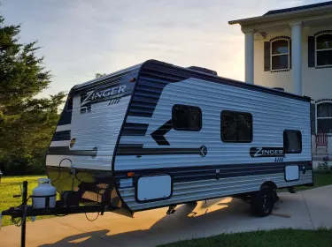 2021 Crossroads RV Zinger Travel trailer rental in Omaha, AR