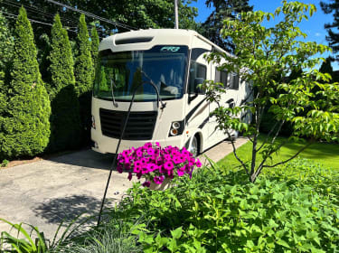 2018 FR3 FR3 Motorhome Class A rental in Allen Park, MI