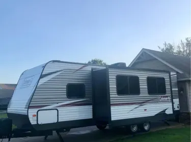 2019 Dutchmen Coleman Lantern Travel trailer rental in Chouteau, OK