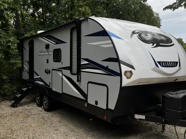 2021 Forest River Cherokee Alpha Wolf Travel trailer rental in Marshfield, MO